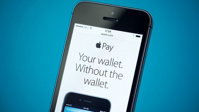 Apple Pay je nejoblíbenější platební metodou. Češi tak utratili několik miliard
