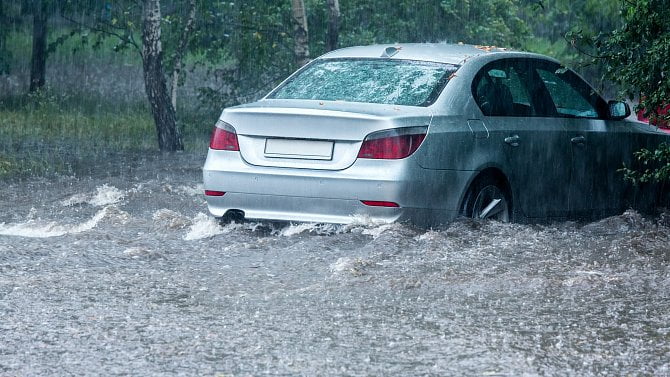 Na český trh se dostávají auta po loňských záplavách v Německu. Jak je poznat?