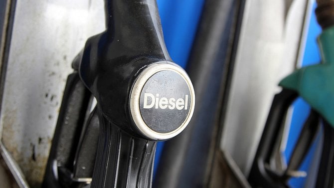 Spotřební daň na naftu bude snížena do konce roku 2023, a to o 1,50 Kč na litr