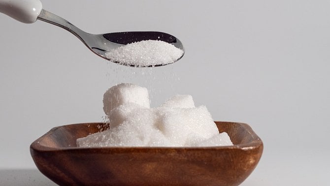 Ostrý střet obchodníků s ministrem: Hádají se, kdo může za zdražení cukru