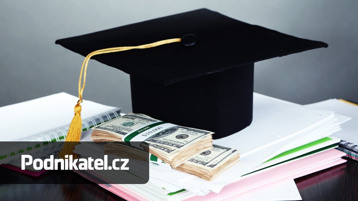 Zaplať a můžeš získat titul: Jaký je byznys soukromých vysokých škol?