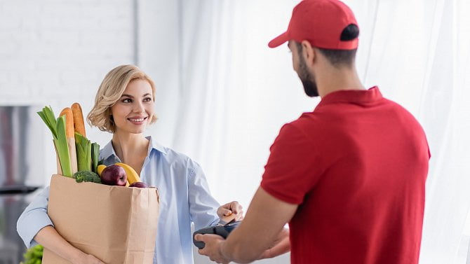 Obchodní řetězce rozšiřují online prodej potravin. Které to jsou?