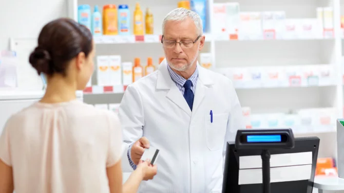 Lékárny přišly s novým poplatkem. Za co si zákazníci připlatí?