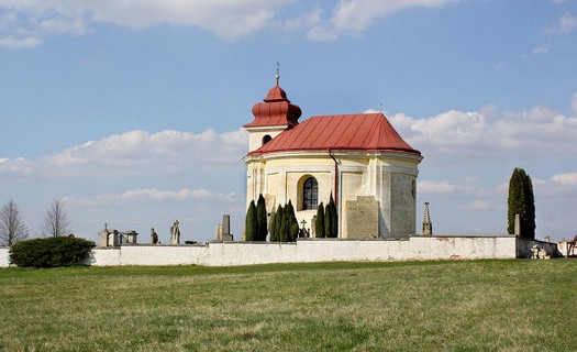 Obec Cholenice, okres Jičín, na kopci nad vsí je kaple sv. Marka, pořádání kulturních akcí