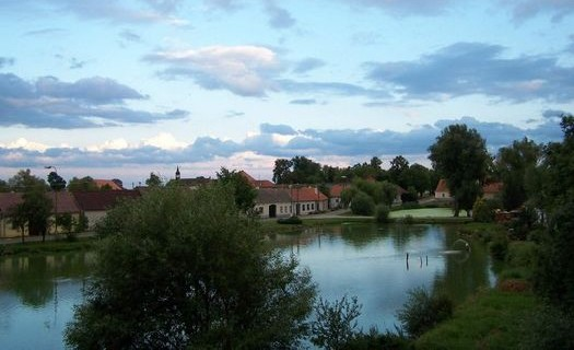 Obec Zálší, okres Tábor, přírodní chráněná lokalita Borkovická blata, domy z období selského baroka
