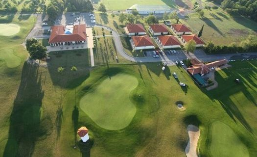 Golf Hotel Austerlitz Vyškov, ubytování v pokojích a apartmánech, 18ti jamkového golfového hřiště