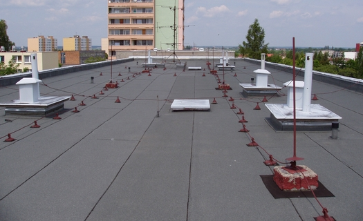 Kompletní izolace plochých a zatravněných střech, izolace proti zemní vlhkosti a tlakové vodě, izolace jezírek