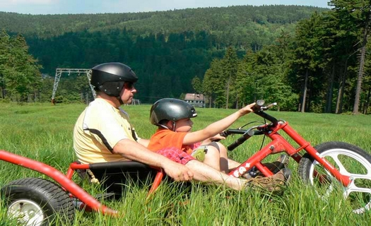 Jízda na horských tříkolkách pro rodiny s dětmi i jednotlivce v Šerlišský mlýn Deštná
