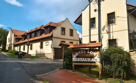 Ubytování v pokojích a apartmánech s wellnes nedaleko Prahy v Hotelu Lony