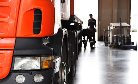 Servis a opravy nákladních a užitkových vozidel.