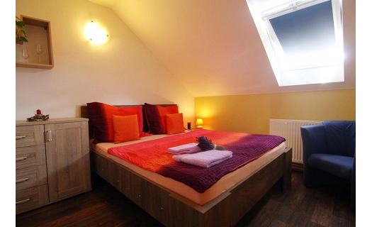 Pohodlné ubytování s polopenzí v rodinném penzionu s komfortně zařízenými pokoji