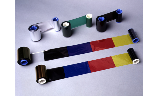 Spotřební materiál pro potisk plastových karet – barvící pásky,  bezpečnostní overlaye laminát, plastové karty