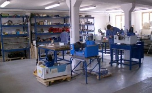 Vyvíjíme a vyrábíme jednoúčelové stroje pro strojírenskou výrobu.