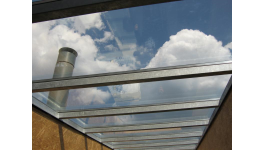 Kalené a nekalené schody z pochozího skla, světlíky, pochozí prosklení střech a teras