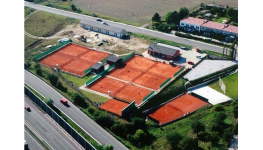 Antukové tenisové kurty, hřiště na volejbal či nohejbal - výstavba českou osvědčenou metodou