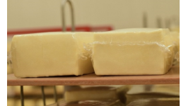 Čerstvý a chutný Moravský sýr plný vitamínů - poctivá výroba z kvalitního mléka od vlastních krav