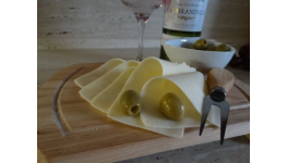 Moravský výběrový sýr, sýrové nitě ze Sýrárny ROLS v Kostelci na Hané