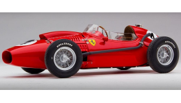 Modely závodních aut Ferrari propracované do nejmenších detailů