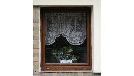 Sítě proti hmyzu a vertikální nebo horizontální žaluzie do oken - široký výběr okenních doplňků
