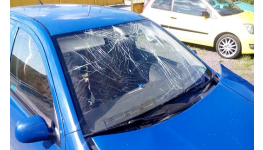 Výměna rozbitých, prasklých čelních skel osobních automobilů