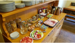 Chutné a vydatné snídaně v podobě švédských stolů v rámci ubytování u Valtického zámku
