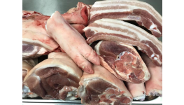 Čerstvé maso, kvalitní domácí uzeniny bez náhražek, podle tradičních receptur
