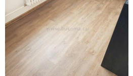 Vinylové podlahy k lepení Bukoma Dryback - vinyl s imitací dřeva do domácnosti i pro komerční prostory