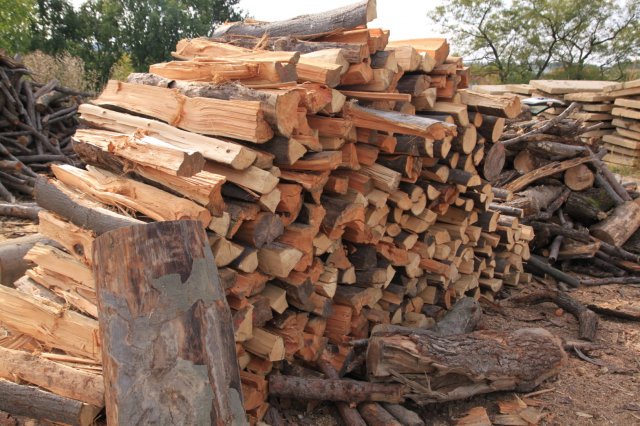 palivové dřevo z pily Lubná