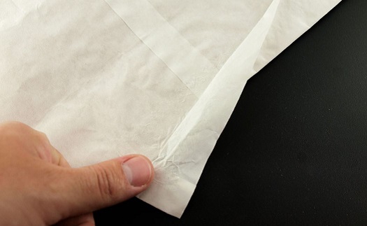 Papírový pytel s PE vložkou. Vložka je vložena mezi dvě papírové vrstvy.