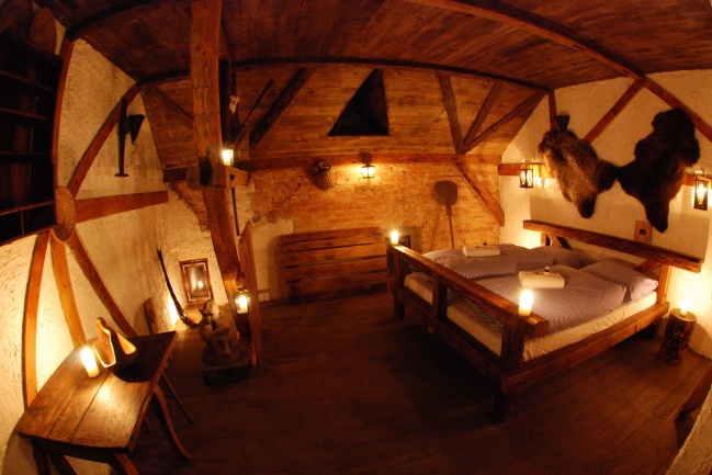 Romantický víkend netradiční zážitek středověký hotel Dětenice