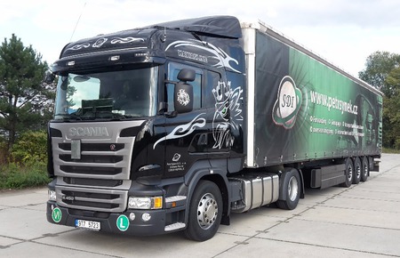 Profesionální mezinárodní a vnitrostátní nákladní kamionová doprava - zasilatelství a spedice