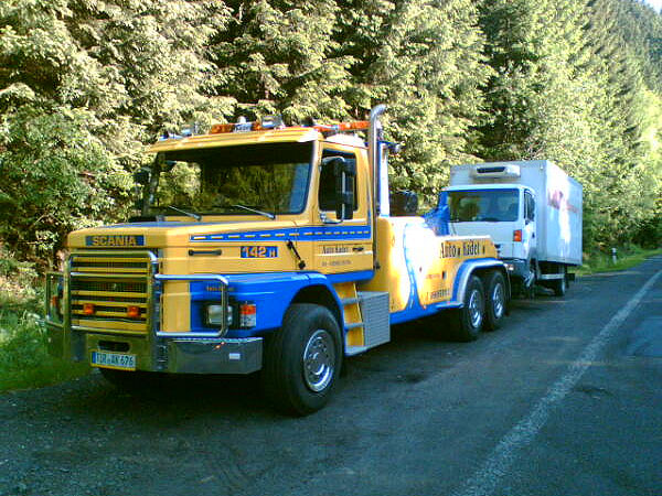 Odtahová služba z Plzně, vyprošťování kamionů, osobních a užitkových aut při havárii