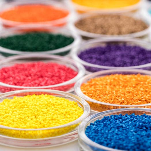 Barviva, pigmenty, aditiva, výroba koncentrátů pro plastikářský průmysl