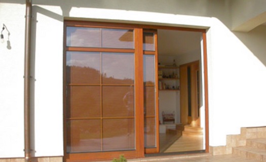 Dřevěné posuvné dveře, HS portály - elegantní a bezpečný vstup na balkon či terasu, kvalitní výroba