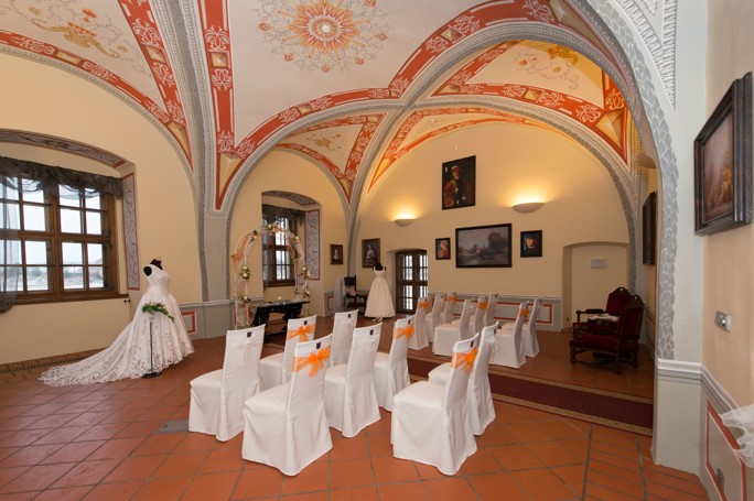Veranstaltung von Hochzeitszeremonien und Banketten in den Räumlichkeiten des Hotels Schloss Valec die Tschechische Republik