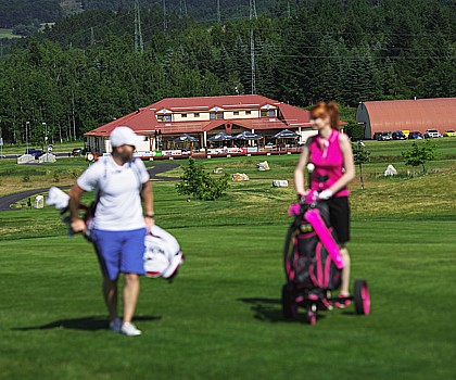 Golf Sokolov, a.s. s restaurací a ubytováníním, in-door golf a cvičná odpaliště