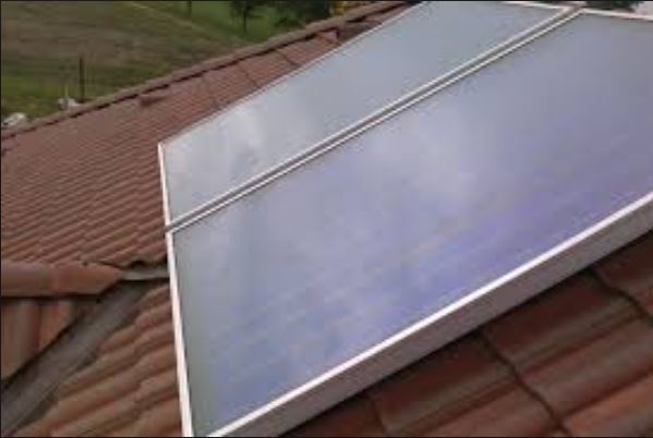 Solární systémy - solární kolektory pro ohřev vody v domácnosti nebo přitápění
