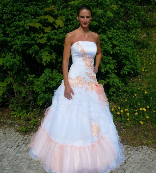 Půjčovna svatební společenské šaty obleky svatební salon Liberec