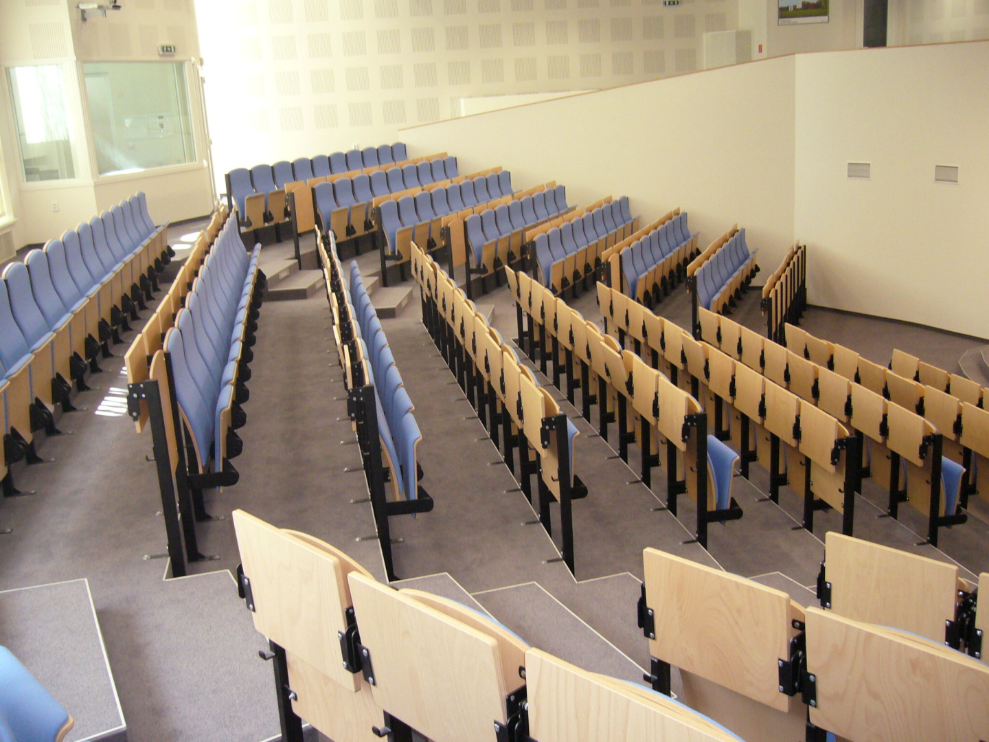Produktion, Wartung - Sitze, Sessel für Hörsäle, Aulen, Klassenzimmer, Großraumbestuhlung die Tschechische Republik