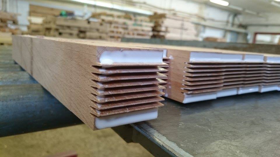 Výroba lepené dřevařské materiály, polotovary - spárovky, hoblované hranoly