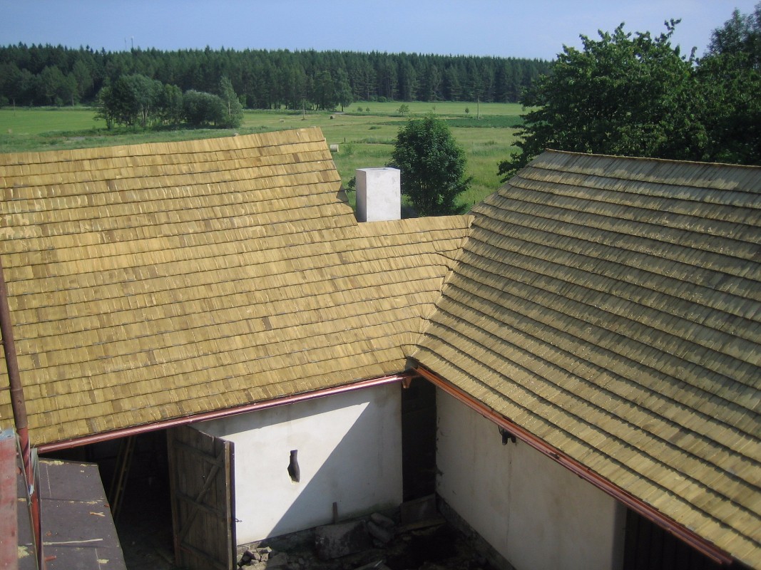 Originální střecha z dřevěného štípaného šindele – montáž