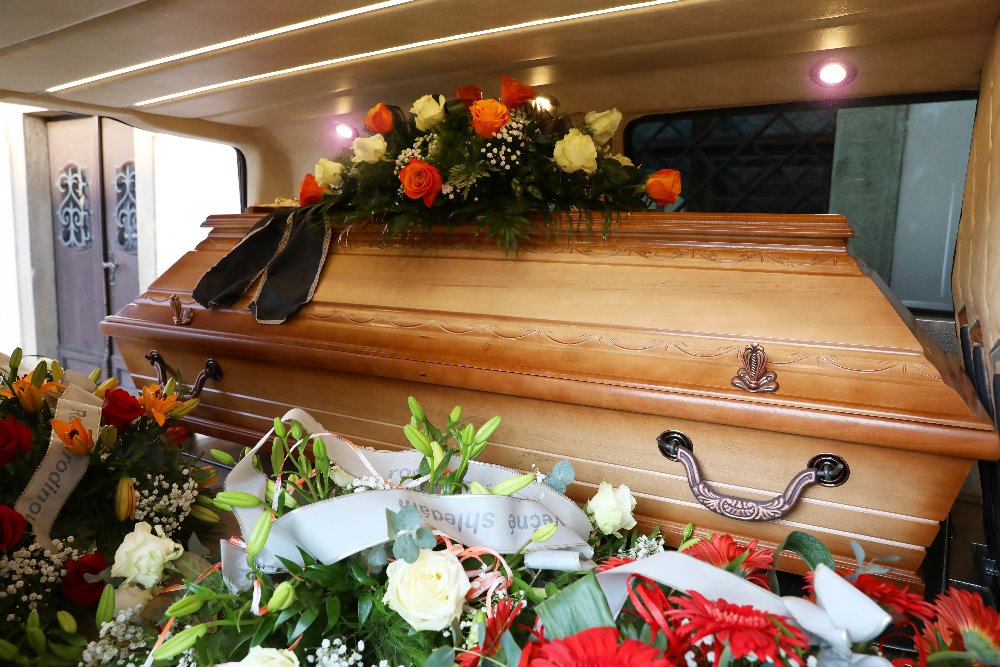 pohřby s obřadem - civilní, církevní