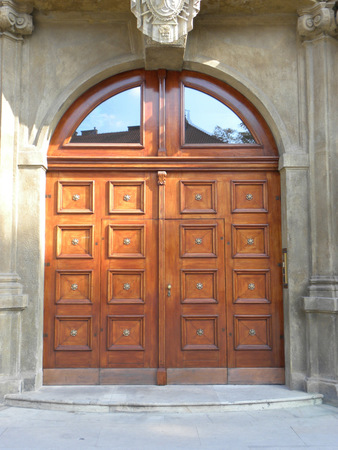 Výroba replik historických dveří a vrat