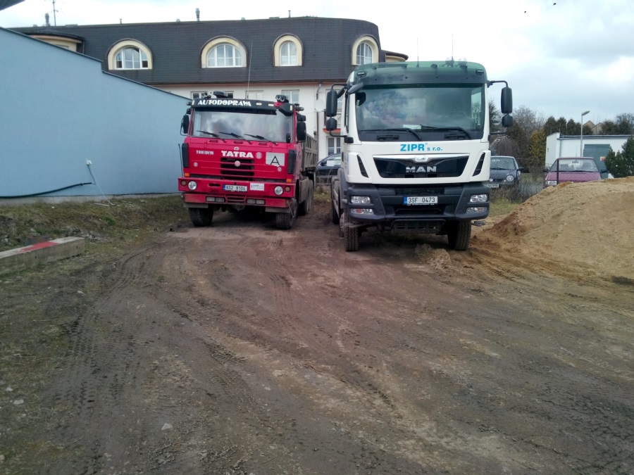 Kontejnerová doprava stavebního materiálu a sutě Kolín - dovoz stavebních materiálů