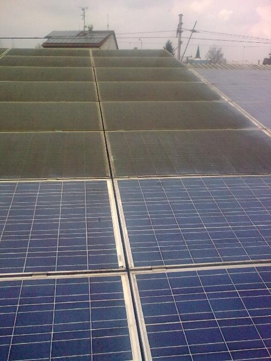 Mytí solárních panelů