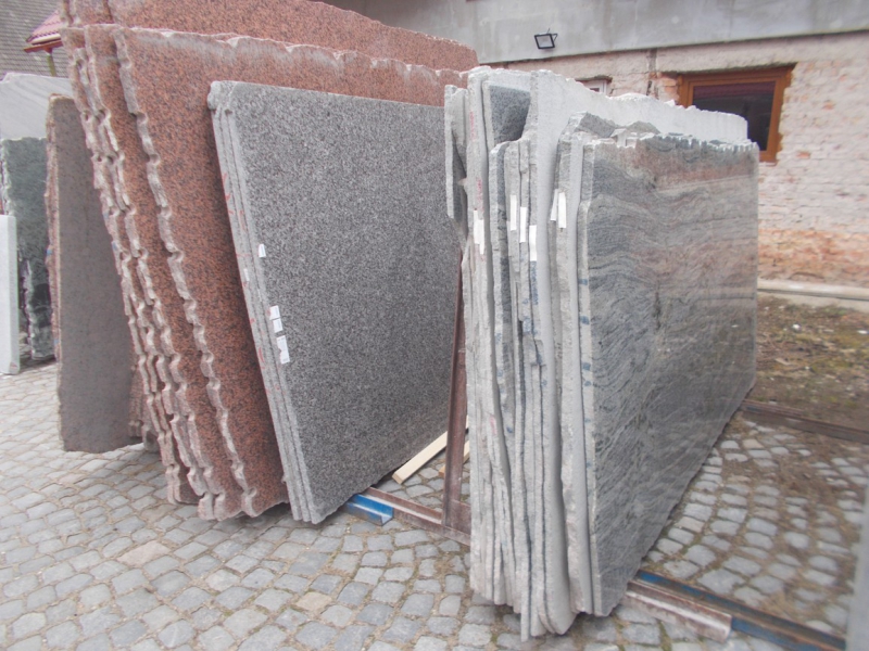 Prodej kamenných desek Opočno - kamenické výrobky z našich skladových zásob