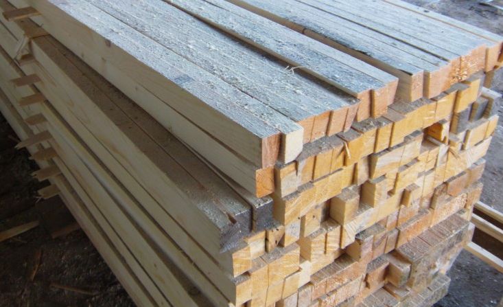 Krovy, dřevěné konstrukce, střešní latě, stavební řezivo Opava