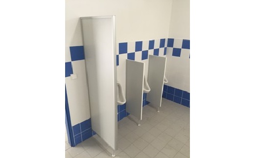 Lehké montované WC kabinky pro mateřské školky, ubytovací zařízení i veřejné prostory