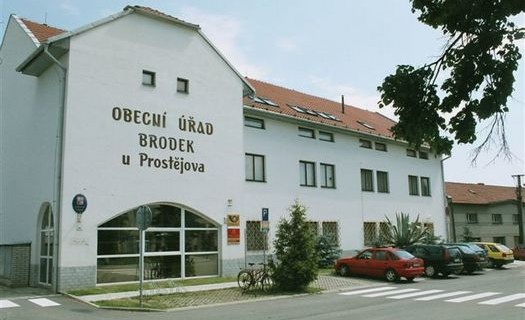 Městys Brodek v Olomouckém kraji, okres Prostějov, Zámek Brodek, park, kašna, sochy