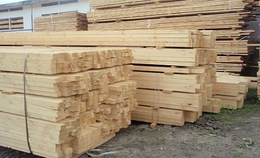Výroba palet i palivového dřeva, truhlářské a stavební řezivo v Královéhradeckém kraji